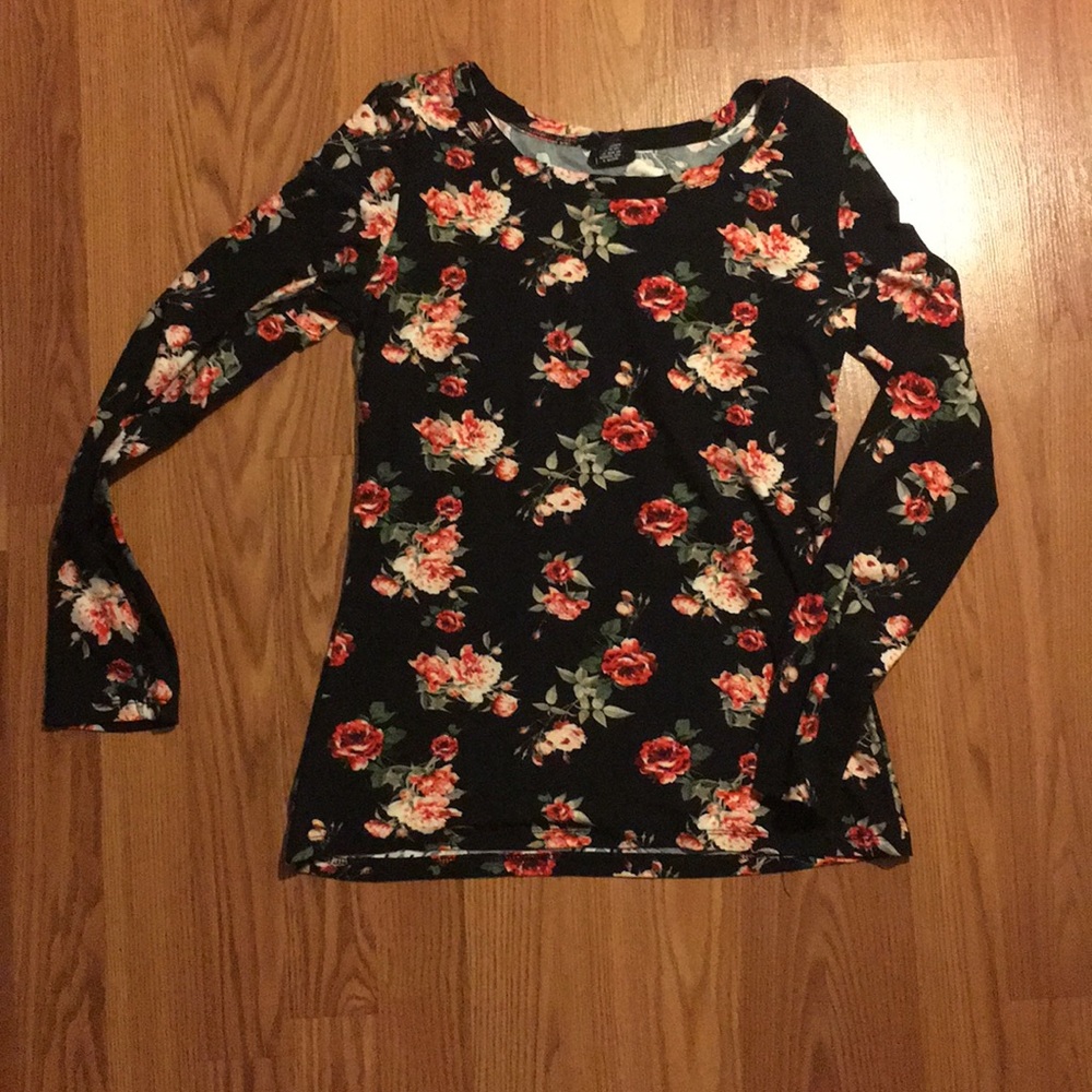 Rue 21 black and floral top